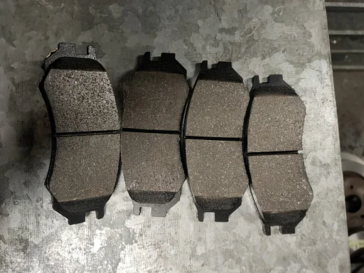 Nissan Almera remblokset voor D10600N685