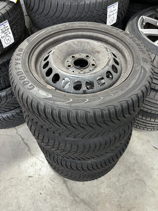 Winterbanden Mercedes B-Klasse 5x112 205/55 R16 Goodyear nieuw