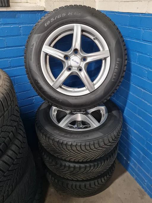 Kia Venga winterset 195 65 15