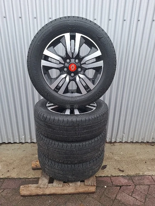 Lichtmetalen velgen met zomerbanden 17 Inch Renault Traffic
