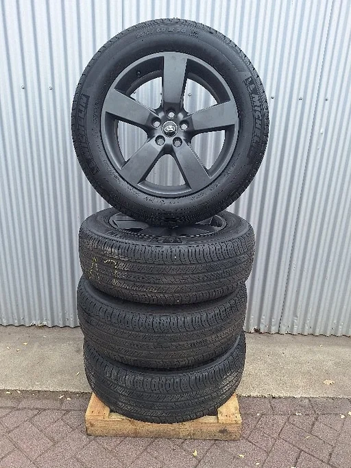 Lichtmetalen velgen met Michelin banden 20 inch Defender