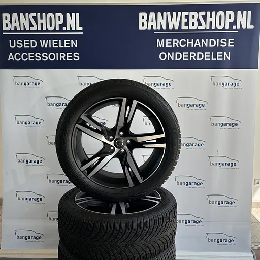 VOLVO XC40 Winterwielen set 19" Dubbel Spaaks Matt Black/Diamnond Cut 31423931