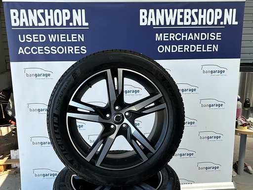 Volvo XC40 5-dubbelspaaks Matt Black Diamond Cut 19” winter wielenset 31423931