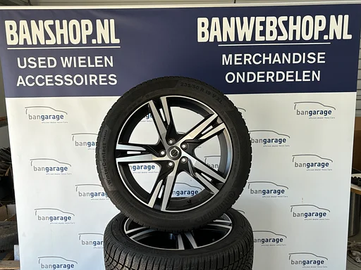 VOLVO XC40 Winterwielen set 19" Dubbel Spaaks Matt Black/Diamnond Cut 31423931