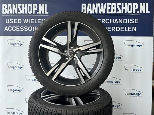 VOLVO XC40 Winterwielen set 19" Dubbel Spaaks Matt Black/Diamnond Cut 31423931