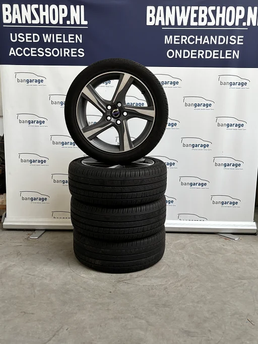 Volvo V40/C30/S40/ V50 wielenset IXION 17" 31347131