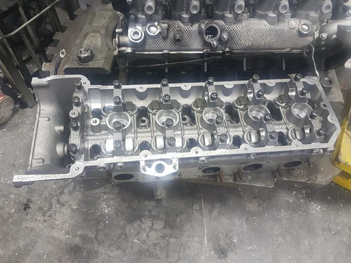 BMW E60 E61 M5 V10 E63 E64 M6 cilinderkop bank 2 links 7833881