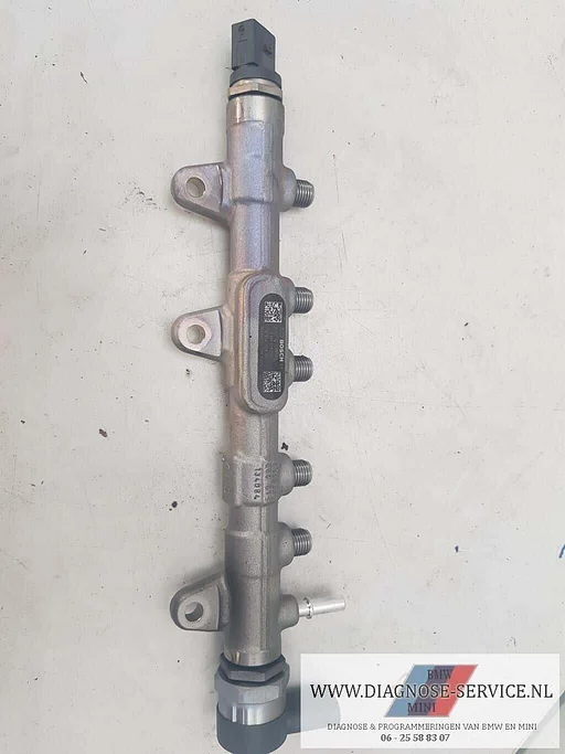 BMW 1er f20 3er F30 5er F10 B47D20A  injector rail  8514154