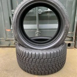 2x Bridgestone 255 35 18 winterbanden met 8,4 mm