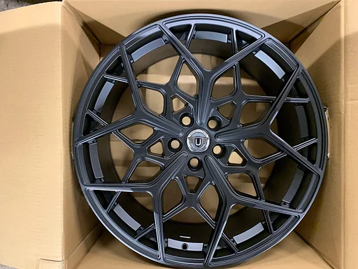 Nieuwe 22 inch Satin Black Urban UC5 velgen voor Range Rover