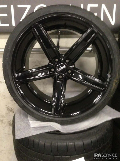 Nw 22 inch Gloss BLack Porsche Cayenne MY2019 set incl Pirelli