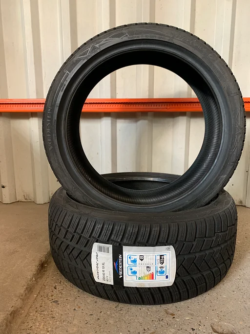2x Nieuwe 225 40 19 Vredestein Wintrac Pro Winterbanden