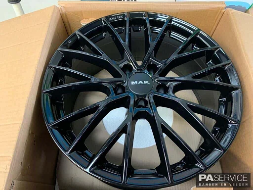 Nw 21 inch MAK Speciale Alfa Romeo Stelvio set inc Pirelli