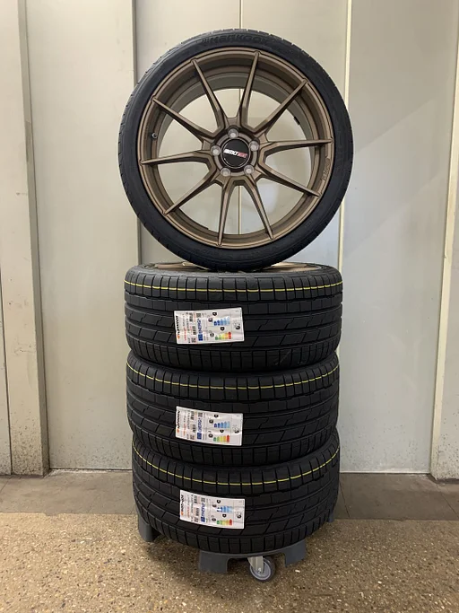 Nw 19 inch Motec Matt Bronze Mini F54 Clubman set inc Hankook