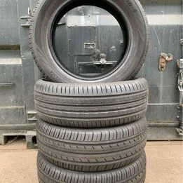 4x Yokohama 205 55 16 zomerbanden met 6.9 en 6.4 mm