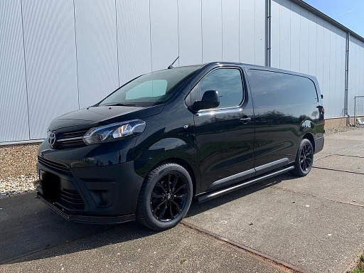 Nieuw 18 inch Gloss Black Toyota Pro Ace zomerset inc Maxxis