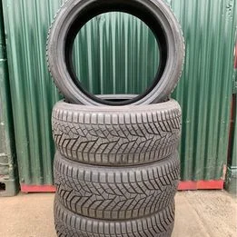 4X Yokohama W drive 225 40 18 winterbanden 7,8 mm