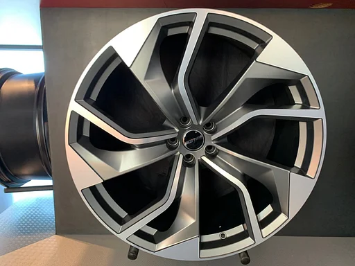 Nieuwe 23 inch GMP Rebel antraciete Audi Q8 velgen