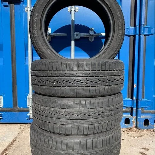 4x Yokohama 225 50 18 winterbanden met 8.4 en 6,7 mm
