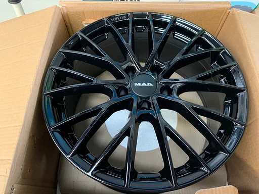 Nw 21 inch Gloss Black MAK BMW I4 Zomerset incl Hankook