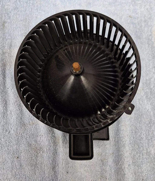 4M1820021B Audi A5 F5 A4 B9 Aanjager kachel ventilator.
