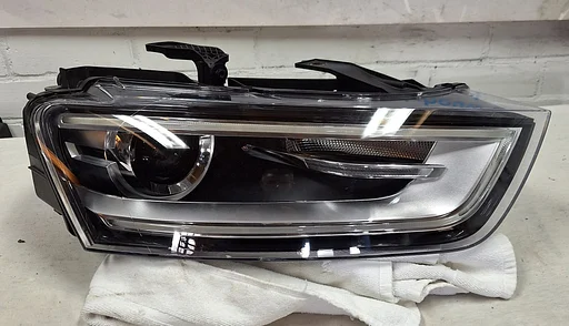Koplamp Audi Q3 Xenon Led 8U0941044 rechts origineel.