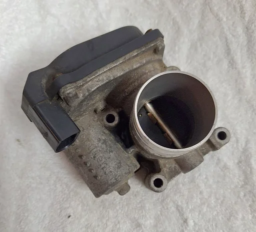 Gasklephuis VW Polo 6R 1.2 03D133062F motorcode CGP