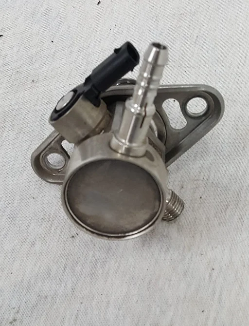 Brandstofpomp Golf VII 1.2 tsi 110pk 04E127026E 29xxxkm oud.