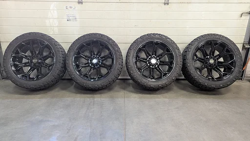 VERKOCHT 22'' Dodge Ram 1500 wielen | 4Play | GRATIS Nitto Ridge Grappler 33''