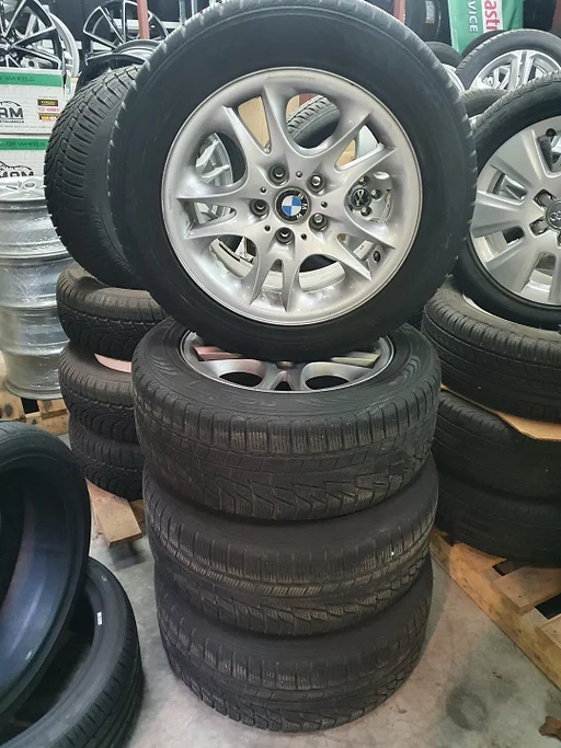 BMW X3 F25  zomerbanden velgen 235/65/17 Nokian