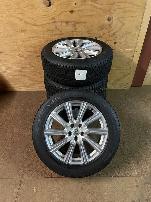Volvo V90 Cross Country “10-Spoke Silver (965)” wielen met Vredestein Wintrac winterbanden