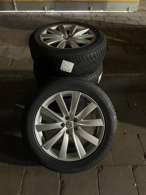 Volvo XC90 “10-Spoke Turbine Silver (172)” wielen met Vredestein banden