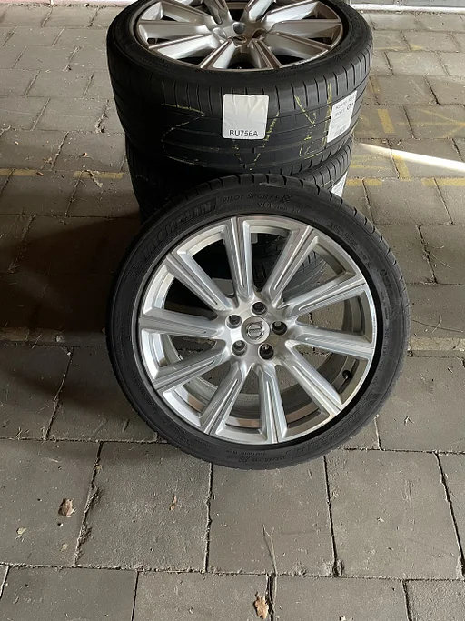 Volvo S90/V90 – 10-Spoke Silver Diamond-Cut wielen met Michelin Pilot Sport zomerbanden