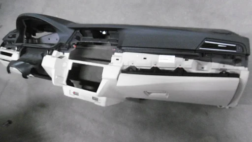 Dashboard BMW 5-serie F10-F11. zwart / oyster