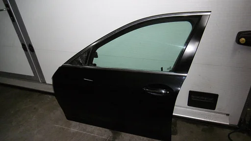 Portier linksvoor BMW 5-serie F10 en F11 saffierzwartmetallic. 41 00 9 628 753