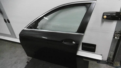 Portier linksvoor BMW 5-serie F10 en F11 sophistogrijsmetallic. 41 00 9 628 753