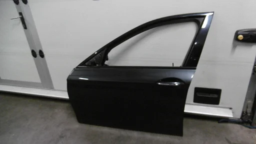 Portier linksvoor BMW 5-serie F10 en F11 sophistogrijsmetallic. 41 00 9 628 753