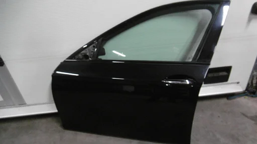 Portier linksvoor BMW 5-serie F10 en F11 saffierzwartmetallic. 41 00 9 628 753