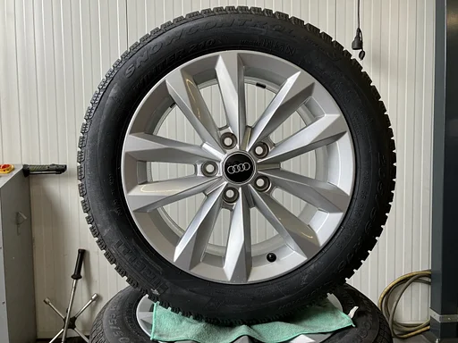 Audi A3 8Y Velgen Nieuwe WInterbanden Origineel 5x112 Winterset Limousine