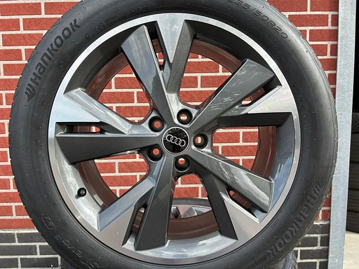 20 inch Audi Q4 S-line NIEUW Origineel Velgen + Banden 5x112