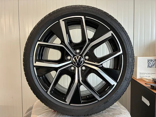 18 inch VW Golf 8 LEEDS Velgen NIEUW & Origineel 5x112 Bridgestone Zomerset