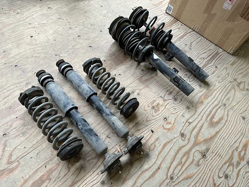 BMW 130i M-sport onderstel kompleet en goed