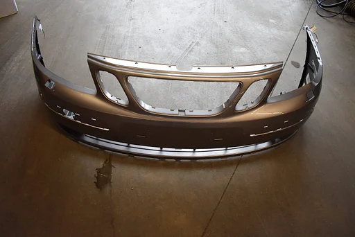 Voorbumper Saab 9-3 met koplampsproeiers, steel grey, nieuw.