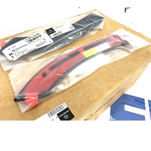 A2477309400 X247 GLB WIELKAST VERBREDER LIJST ZWART GLB35 AMG origineel Mercedes 2019-2025  A 247 730 94 00 KAP SPOILER  / ook voor A B C CL CLA CLK CLS E G GLA GL GLB GLC GLE GT M ML S V KLASSE 35 AMG