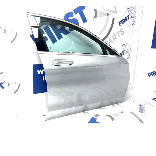 W205 C KLASSE DEUR RECHTSVOOR COMPLEET PORTIER RECHTS VOOR C Klasse COMPLEET PORTIER RECHTS VOOR ZILVER GRIJS 2014-2021 RECHTER DEUR S205 W205 / C43 C63 C63s AMG