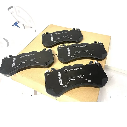 A0004202804 Mercedes REMBLOKKEN SET W176 W177 W117 W118 W156 H247 X247 W205 W206 W253 W254 W212 W213 W214 W166 C292 W167 W222 W223 W461 W463 A45 CLA45 GLA45 GLB35 C63 E63 GLC63 GLE63 G63 AMG REM BLOK A 000 420 28 04 SCHIJFREMVOERING 2015-2021 REMBLOK
