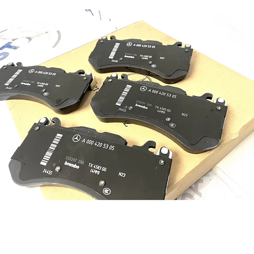 A0004202804 Mercedes REMBLOK SET W176 W177 W117 W118 W156 H247 X247 W205 W206 W253 W254 W212 W213 W214 W166 C292 W167 W222 W223 W461 W463 A45 CLA45 GLA45 GLB35 C63 E63 GLC63 GLE63 G63 AMG REM BLOK A 000 420 28 04 SCHIJFREMVOERING 2015-2021 REMBLOKKEN