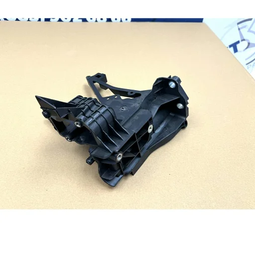 A2136206500 A2136206400 FRONT STEUNBALK W213 S213 C238 A238 W253 C253 X253 DRAGER LINKS of RECHTS Mercedes E GLC Klasse 2016-2023 FRONT CHASSIS DRAGER voorzijde ORIGINEEL A 213 620 65 00 A 213 620 64 00