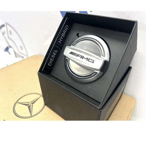 Mercedes AMG TANKDOP (draai dop) A35 A45 CLA45 GLA45 C63 E63 GT63 G63 GLB35 GLC63 GLE63 GLS63 CLS63 S63 GTC GTR A B C CLA CLS E G GLA GLC GLE GLS GT S V KLASSE W177 W205 W118 W213 W238 H247 W253 W167 W463 X290 origineel Mercedes AMG