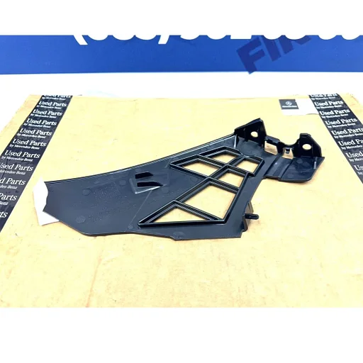 W177 A KLASSE AMG BUMPER GELEIDER LINKS OF RECHTS A1778851800 VOOR BUMPER DRAGER LINKS / RECHTS PLASTIC origineel Mercedes 2018-2025 AKLASSE AMG LINE / A35 / A45 / A45s AMG